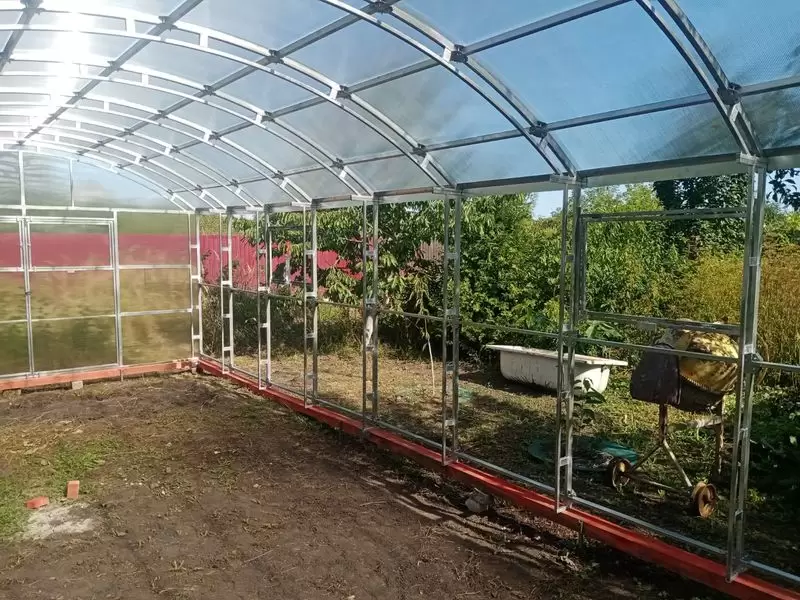 Теплица Ударница Благодатная, ширина 4/5 м, труба 40х20 + 20х20